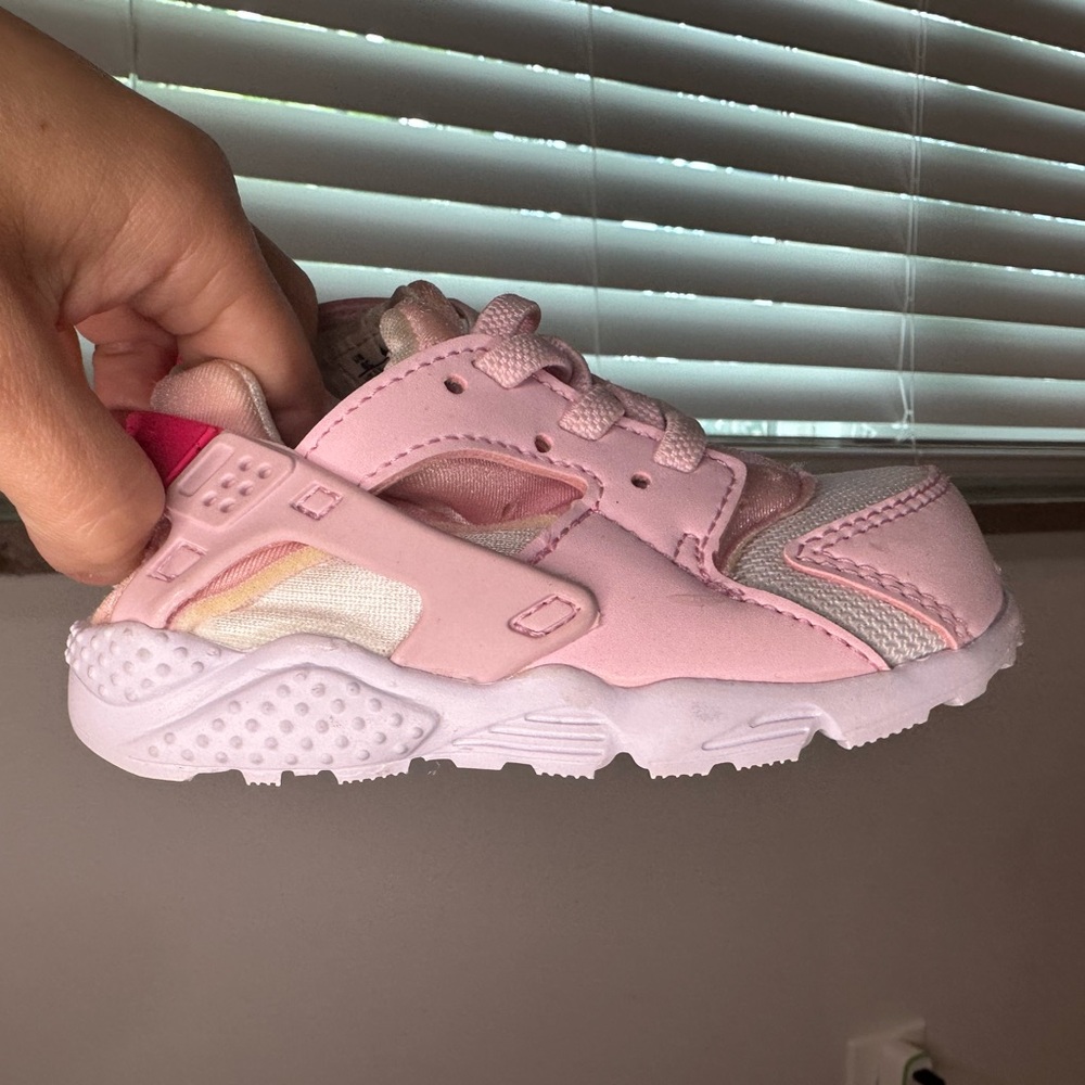 Toddler Nike shoes size 6c - new